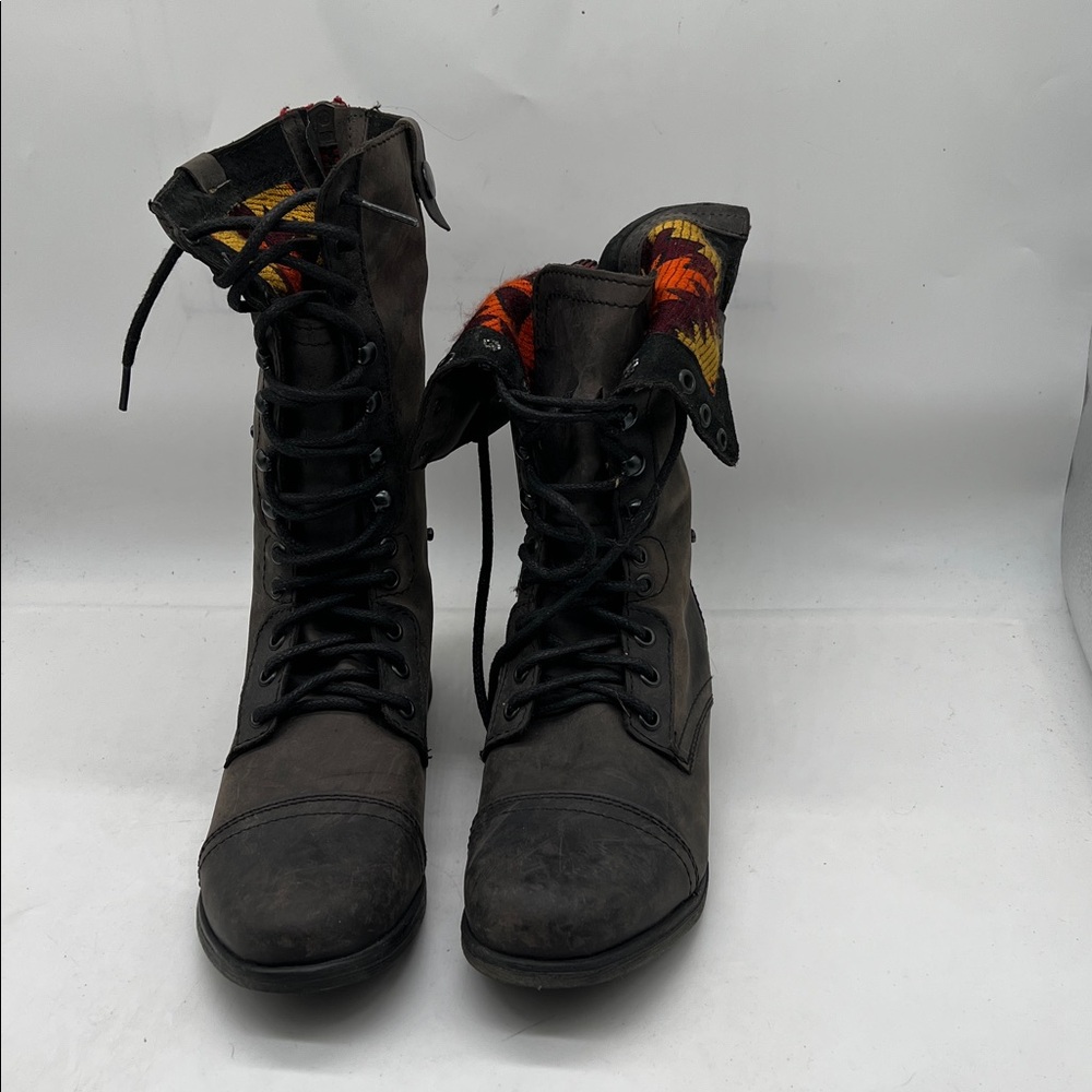 STEVE MADDEN  WOMEN'S  CAMARRO COMBAT BOOT  SIZE 8.5 WITH AZTEC PRINT